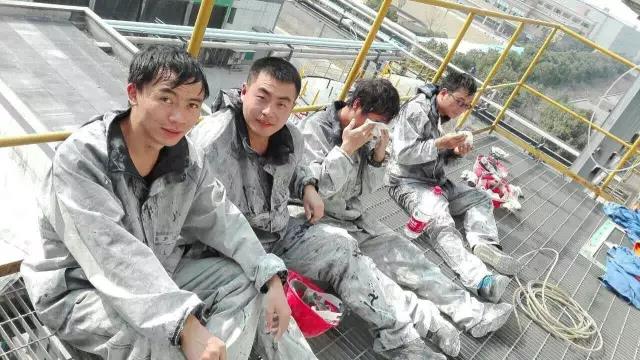 工作中，認(rèn)真工作的男人是最帥的.jpg